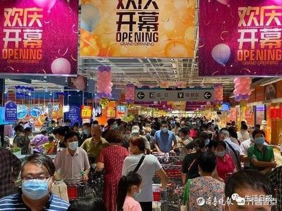 济南第八家大润发盛大开业，顾客争购引热烈场面